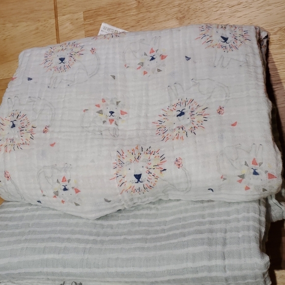 6 Muslin Swaddle Blankets - Picture 2 of 4